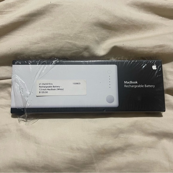 New in Box Apple MacBook Rechargeable Battery 13” MacBook - Picture 1 of 9